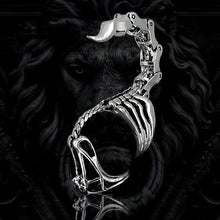 Cargar imagen en el visor de la galería, Domineering Gothic Animal Scorpion Ring
