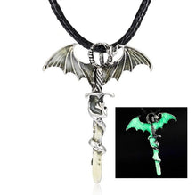 Cargar imagen en el visor de la galería, Vintage Luminous Glowing Sword Dragon Necklace
