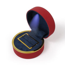 Cargar imagen en el visor de la galería, Heart-shaped LED ring pendant box
